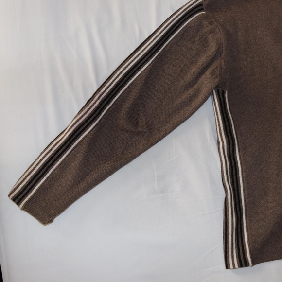 NY Basics V-Neck Sweater Striped Sides Sleeves - Picture 8 of 8